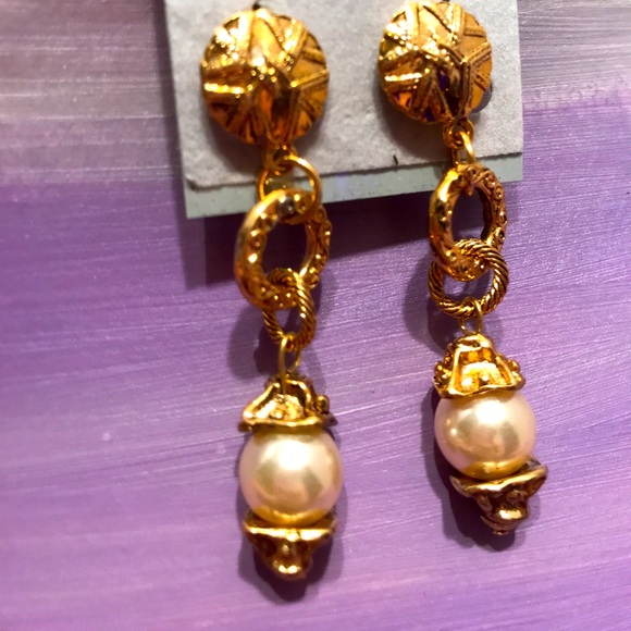 NWT Vintage Gold Drop Earrings Screw Back Clip On - Picture 3 of 6